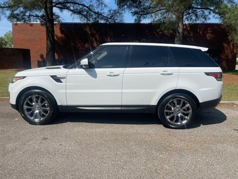 Used 2016 Land Rover Range Rover Sport SE image 2