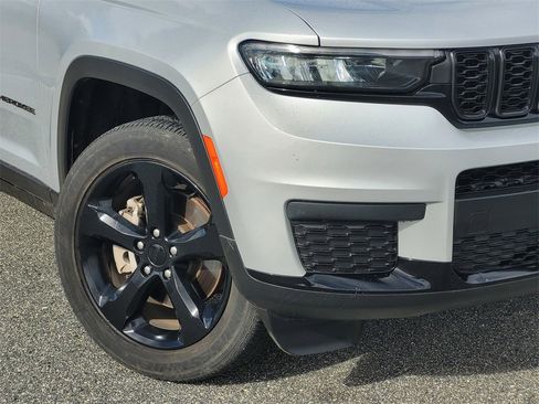 Used 2023 Jeep Grand Cherokee L Laredo image 9