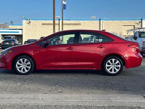 Used 2021 Toyota Corolla LE image 6