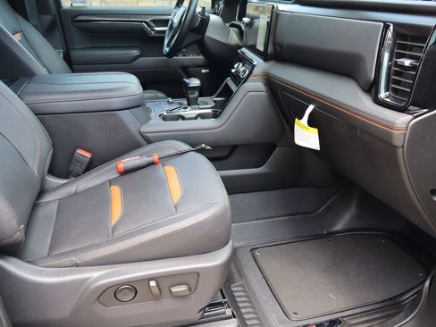 Used 2023 GMC Sierra 1500 AT4 w/ AT4 Premium Package AWD/4WD image 17