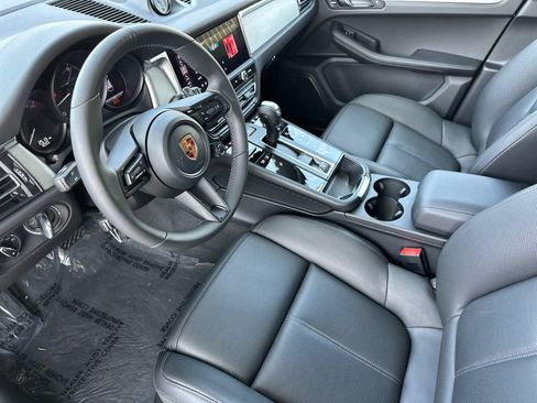 Certified 2026 Porsche Macan AWD/4WD image 4
