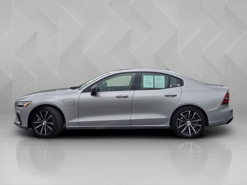 Certified 2025 Volvo S60 T8 Plus AWD/4WD image 3