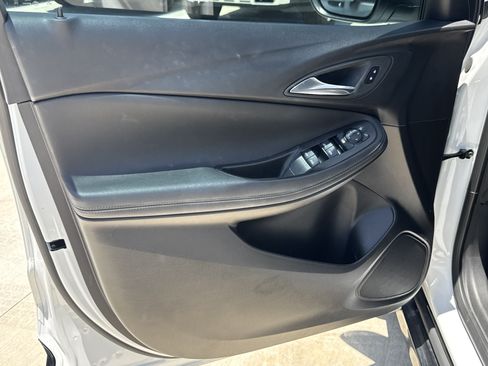 Used 2025 Buick Encore GX Sport Touring FWD image 3
