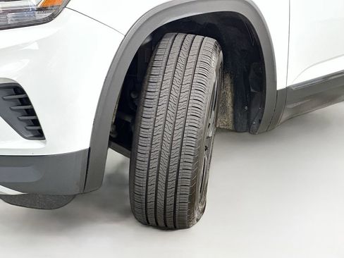 Used 2022 Volkswagen Atlas Cross Sport SE FWD image 25