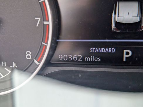 Used 2022 Nissan Rogue SV FWD image 13