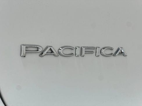 Used 2024 Chrysler Pacifica Limited FWD image 43