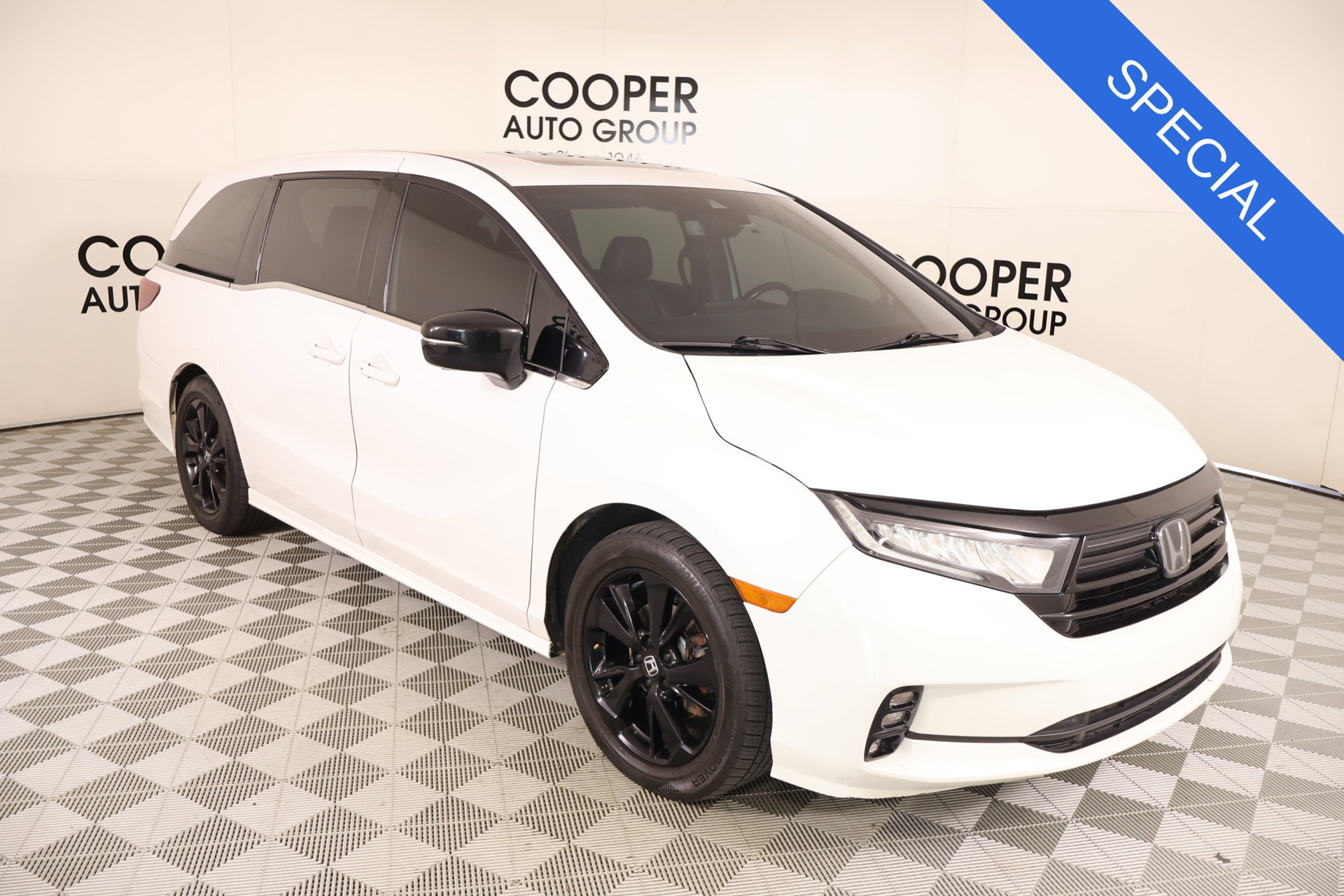Used 2024 Honda Odyssey Sport image 1