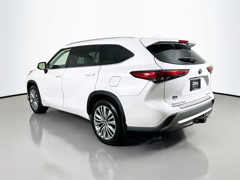 Used 2023 Toyota Highlander Platinum image 5