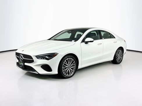 Used 2025 Mercedes-Benz CLA 250 4MATIC image 3