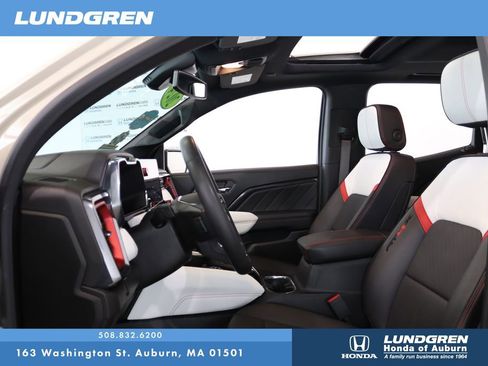 Used 2024 GMC Canyon AT4X image 11