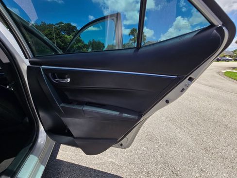 Used 2015 Toyota Corolla S FWD image 33