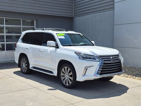 Used 2017 Lexus LX 570 4WD w/ Luxury Package image 2