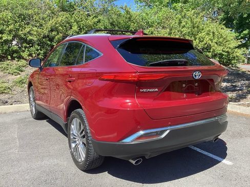 Used 2023 Toyota Venza XLE AWD/4WD image 12