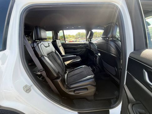 Used 2023 Jeep Grand Cherokee L Laredo AWD/4WD image 14