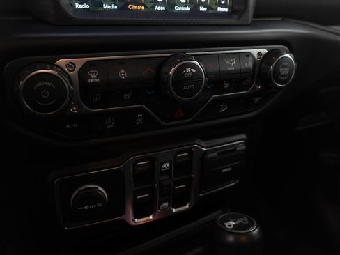 Used 2019 Jeep Wrangler Unlimited Sahara w/ Uconnect 4C Nav & Sound Group image 22