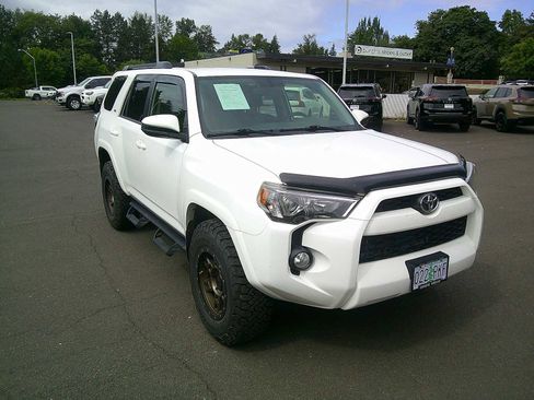 Used 2019 Toyota 4Runner SR5 AWD/4WD image 7