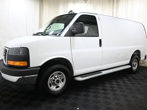 Used 2025 GMC Savana 2500 w/ Driver Convenience Package RWD image 5