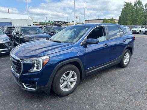 Used 2023 GMC Terrain SLE w/ LPO, Floor Liner Package FWD image 5