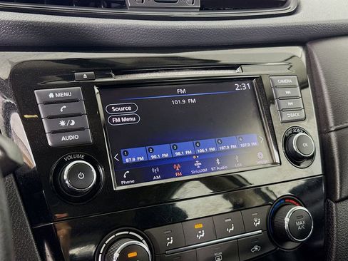 Used 2018 Nissan Rogue S AWD/4WD image 16