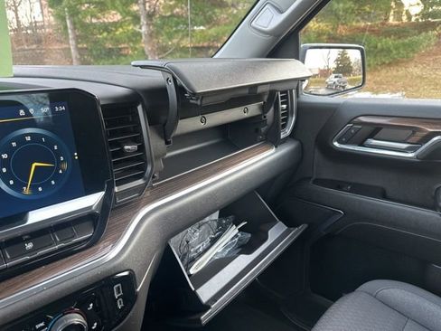 Used 2024 Chevrolet Silverado 1500 LT image 43