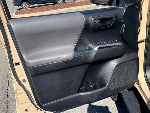 Used 2017 Toyota Tacoma SR5 w/ Tow Package image 26