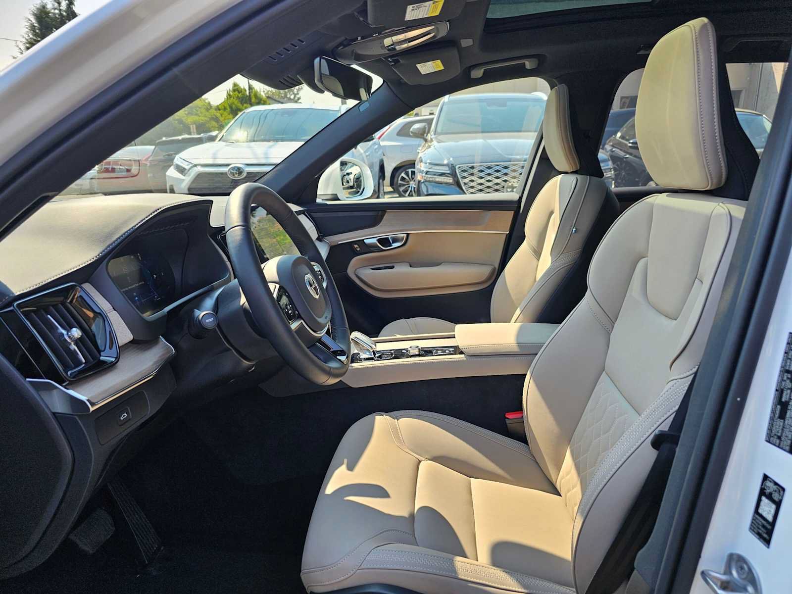 Used 2026 Volvo XC90 B6 Plus w/ Protection Package Premier AWD/4WD image 22