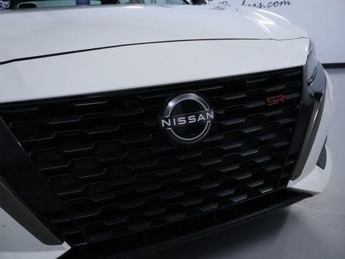 Used 2024 Nissan Altima 2.5 SR image 9