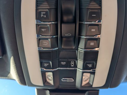 Used 2017 Porsche Macan image 19