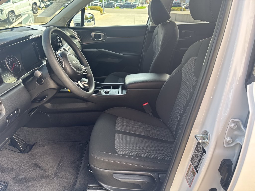Used 2023 Kia Sorento LX AWD/4WD image 10