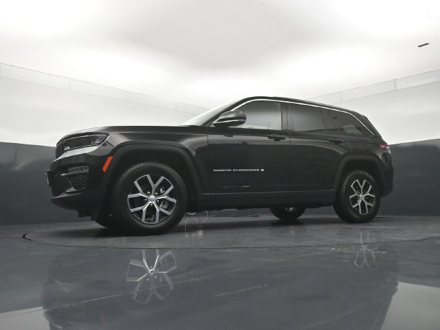 Used 2024 Jeep Grand Cherokee Limited w/ Trailer Tow Package AWD/4WD image 20