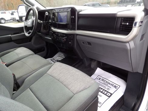 Used 2024 Ford F550 4x4 Crew Cab Super Duty w/ XLT Value Package image 41