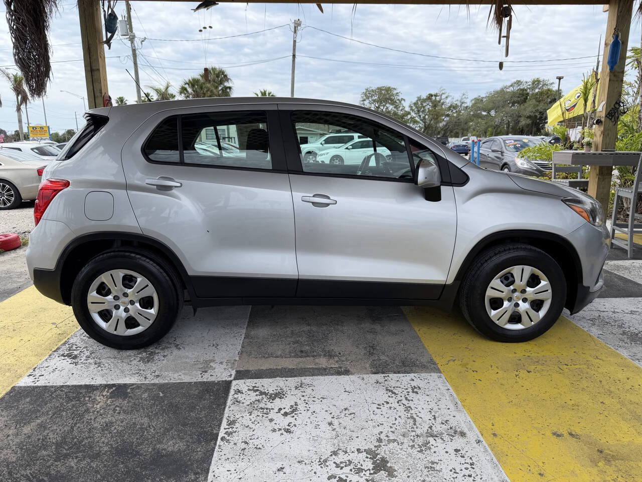 Used 2017 Chevrolet Trax LS FWD image 4