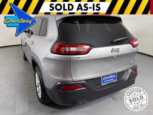 Used 2018 Jeep Cherokee Latitude Plus FWD image 6