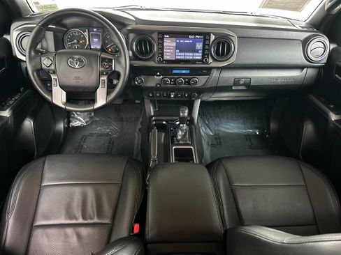 Used 2022 Toyota Tacoma TRD Off-Road w/ Technology Package RWD image 12