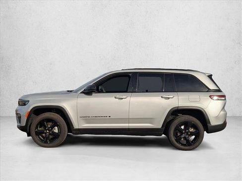 New 2025 Jeep Grand Cherokee Limited w/ Black Appearance Package image 5