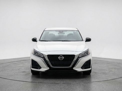 Used 2025 Nissan Altima 2.5 SV image 2