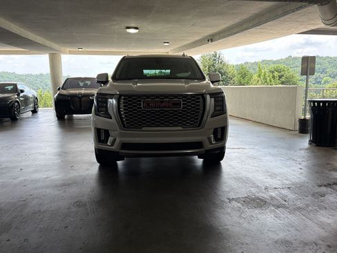 Used 2021 GMC Yukon Denali w/ Denali Premium Package AWD/4WD image 5