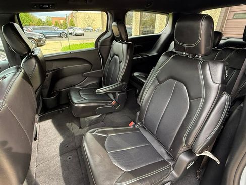 Used 2025 Chrysler Pacifica Select FWD image 17