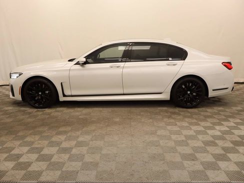 Used 2022 BMW 750i xDrive w/ Executive Package image 2