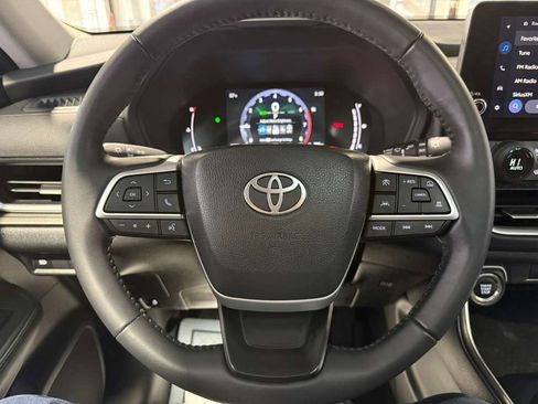 Used 2025 Toyota Grand Highlander AWD image 11