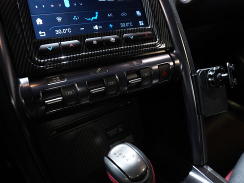 Used 2014 Nissan GT-R Premium image 39