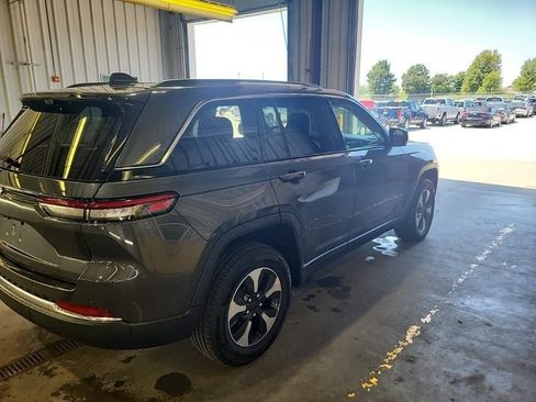 Used 2022 Jeep Grand Cherokee Limited 4xe w/ Luxury Tech Group II AWD/4WD image 5
