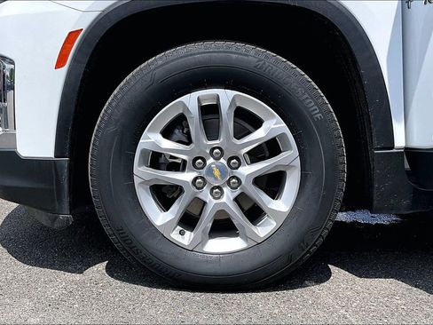 Used 2022 Chevrolet Traverse LS FWD image 2