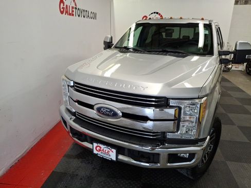 Used 2017 Ford F250 Lariat w/ Lariat Value Package image 2