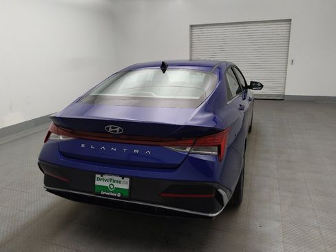 Used 2025 Hyundai Elantra SEL FWD image 9