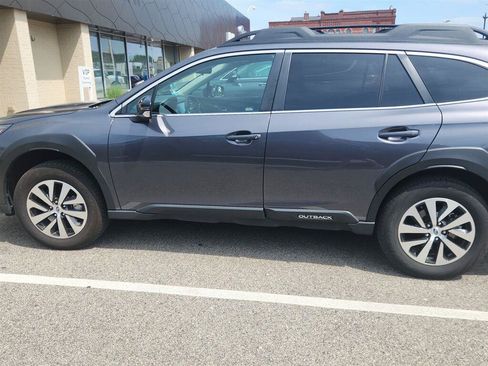 Used 2025 Subaru Outback Premium AWD/4WD image 7