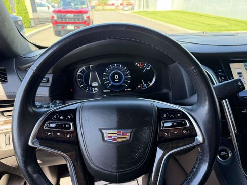 Used 2020 Cadillac Escalade ESV Platinum AWD/4WD image 23