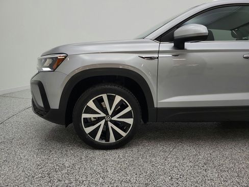 Used 2024 Volkswagen Taos SE image 21