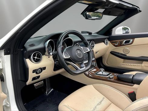 Used 2020 Mercedes-Benz SLC 300 image 15