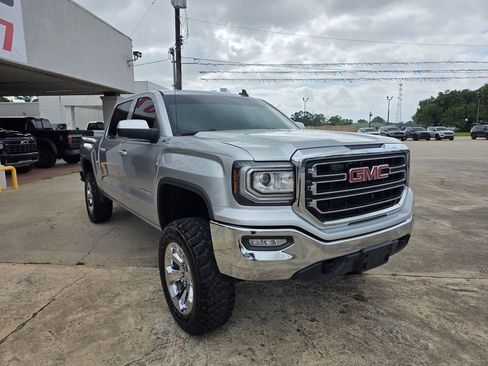 Used 2017 GMC Sierra 1500 SLE w/ SLE Value Package image 9